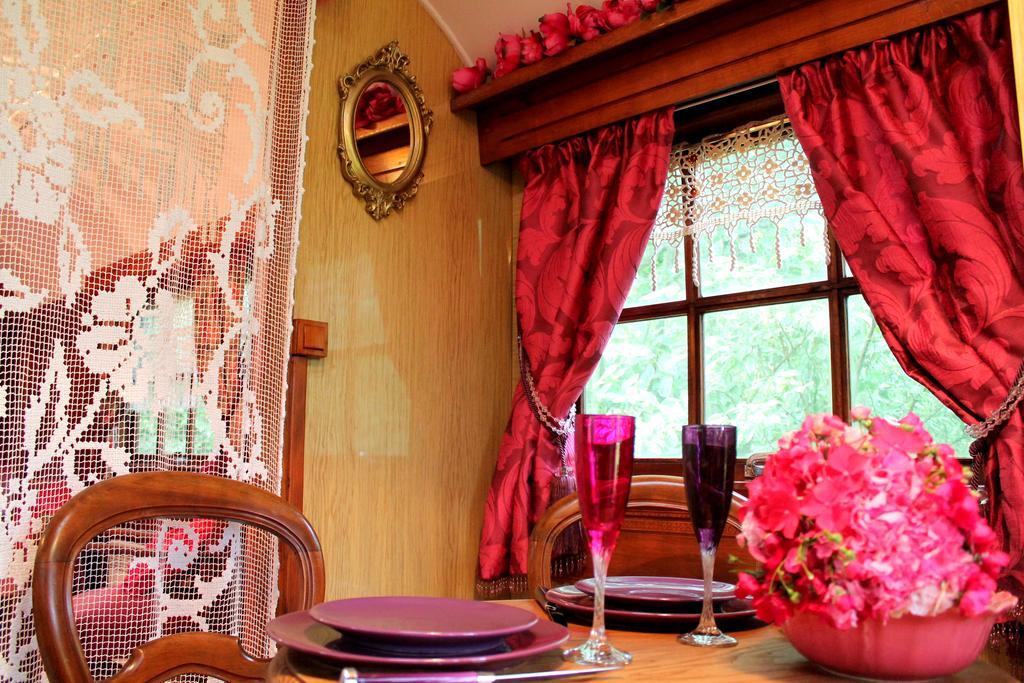 Bed and Breakfast Roulottes Du Rouard Camiers Pokój zdjęcie