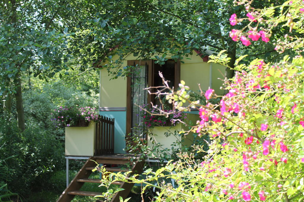 Bed and Breakfast Roulottes Du Rouard Camiers Pokój zdjęcie